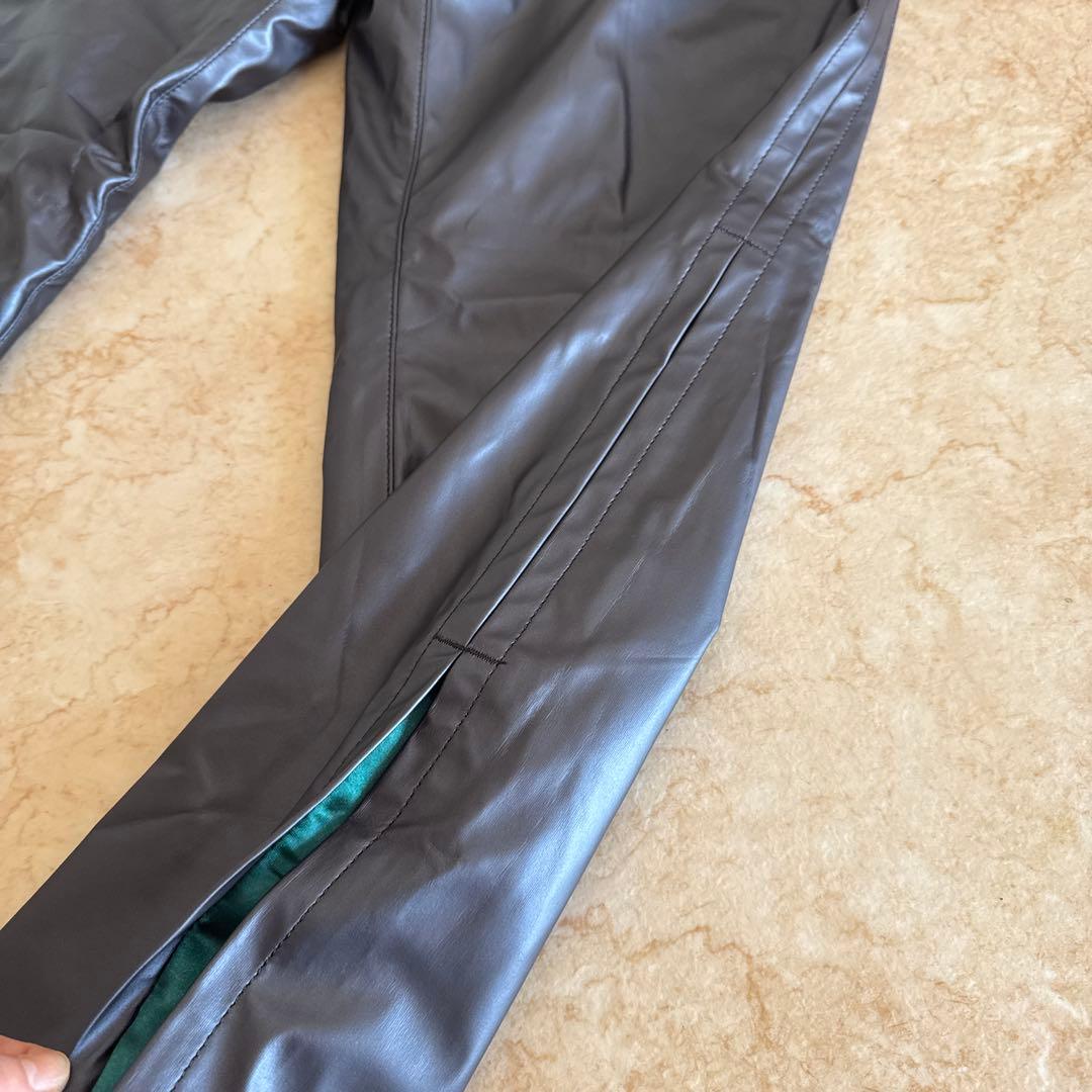 新品Heal Creek フェイクレザーパンツ88