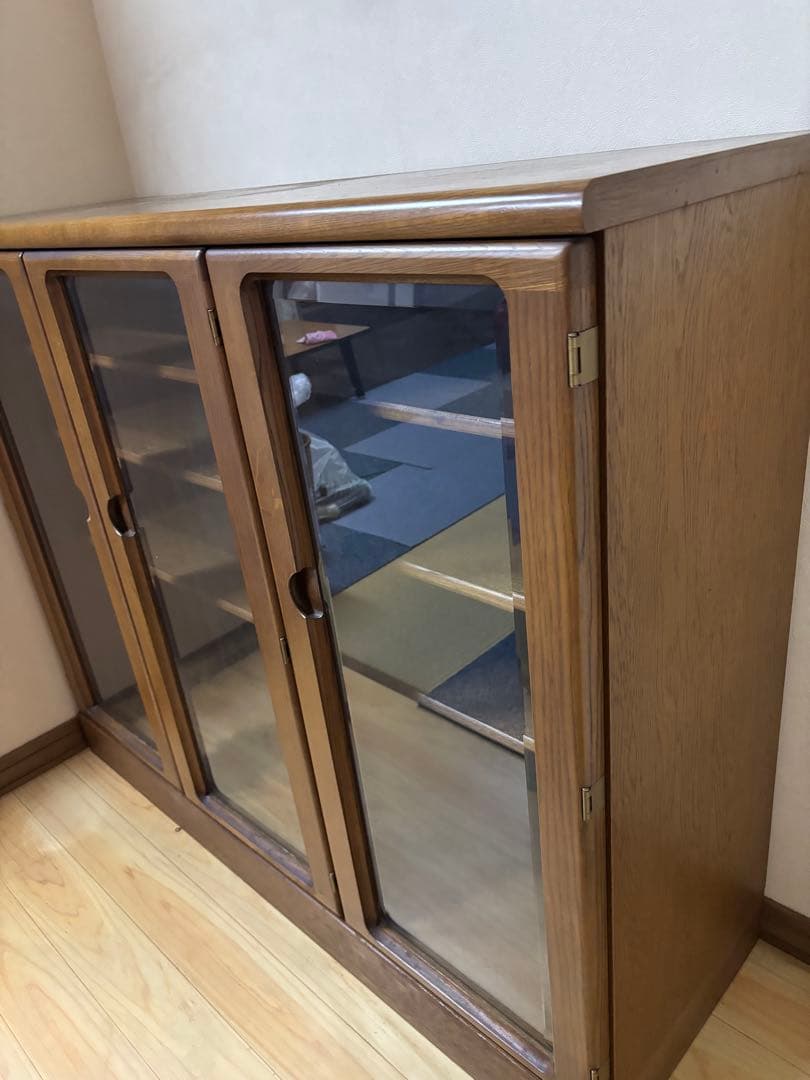 木製食器棚 ガラス扉付き 多段式収納