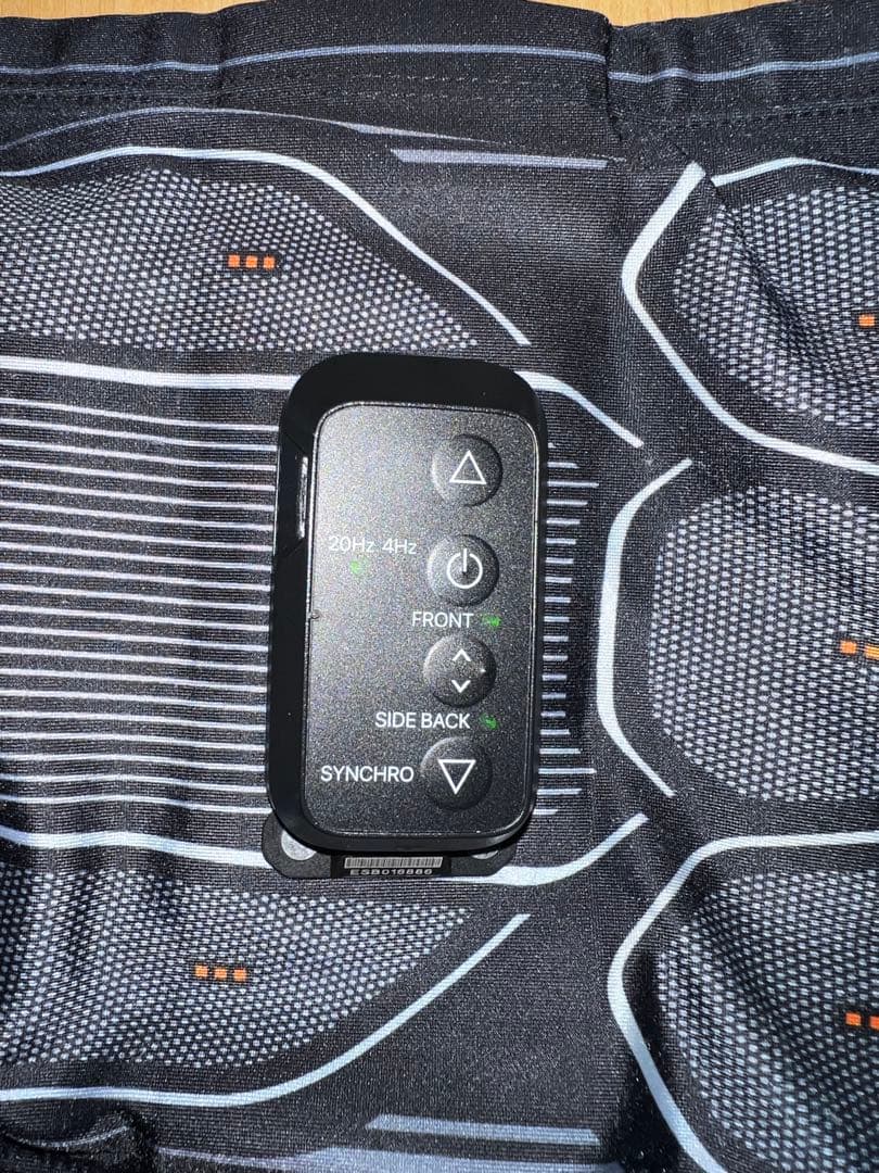 SIXPAD 上級モデル　腹筋ボコボコに