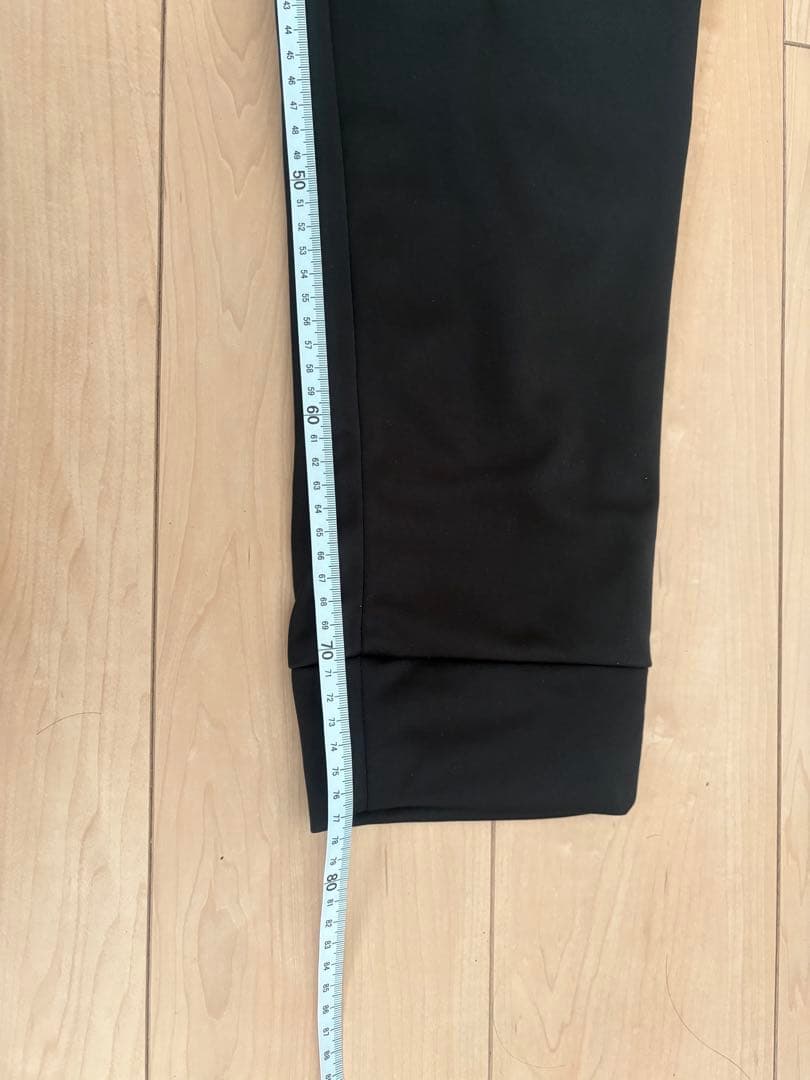 黒のストレッチパンツ メンズウェア