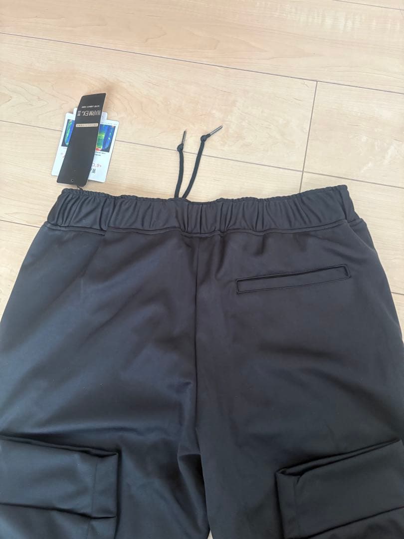 黒のストレッチパンツ メンズウェア