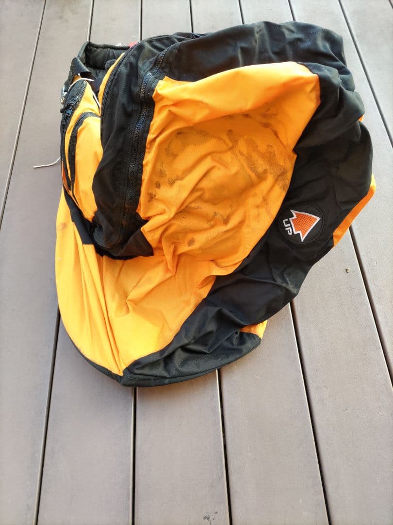 パラグライダーのハーネス