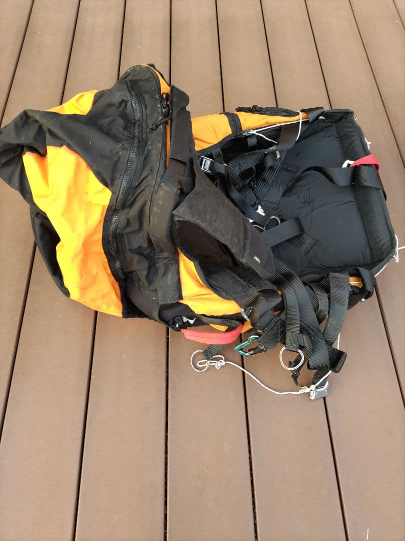 パラグライダーのハーネス