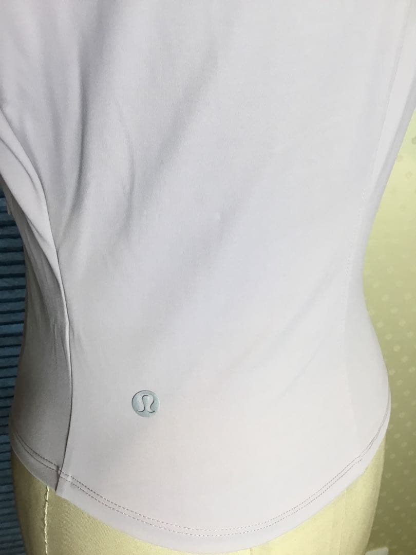 LULULEMON☆ 薄紫 ジップアップジャケット 半袖