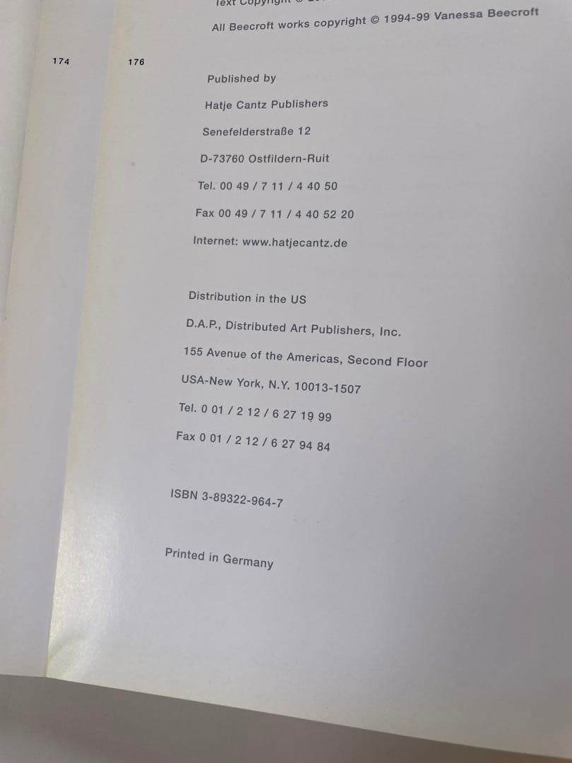 洋書 vb 08-36 vanessa beecroft performances