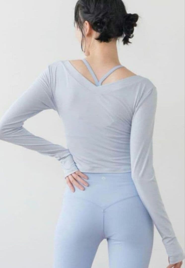 SUKALAのギャザークロスロングスリーブトップス　サイズＬ