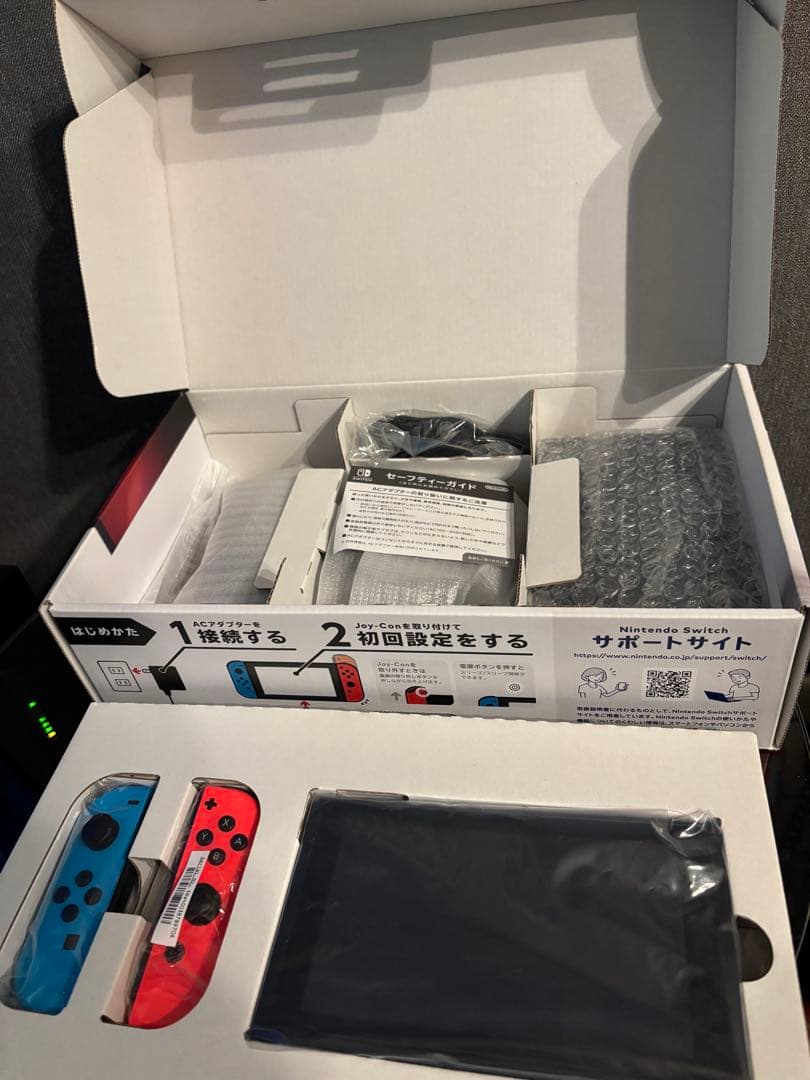 美品　Nintendo Switch Joy-Con ネオンブルー/レッド