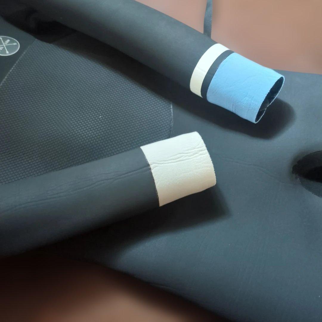 ブラック長袖ウェットスーツ 膝パッド付き１５０㌢