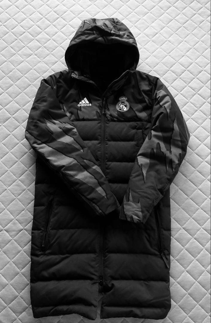 レアルマドリード　ダウン　日本未発売品　サイズM
