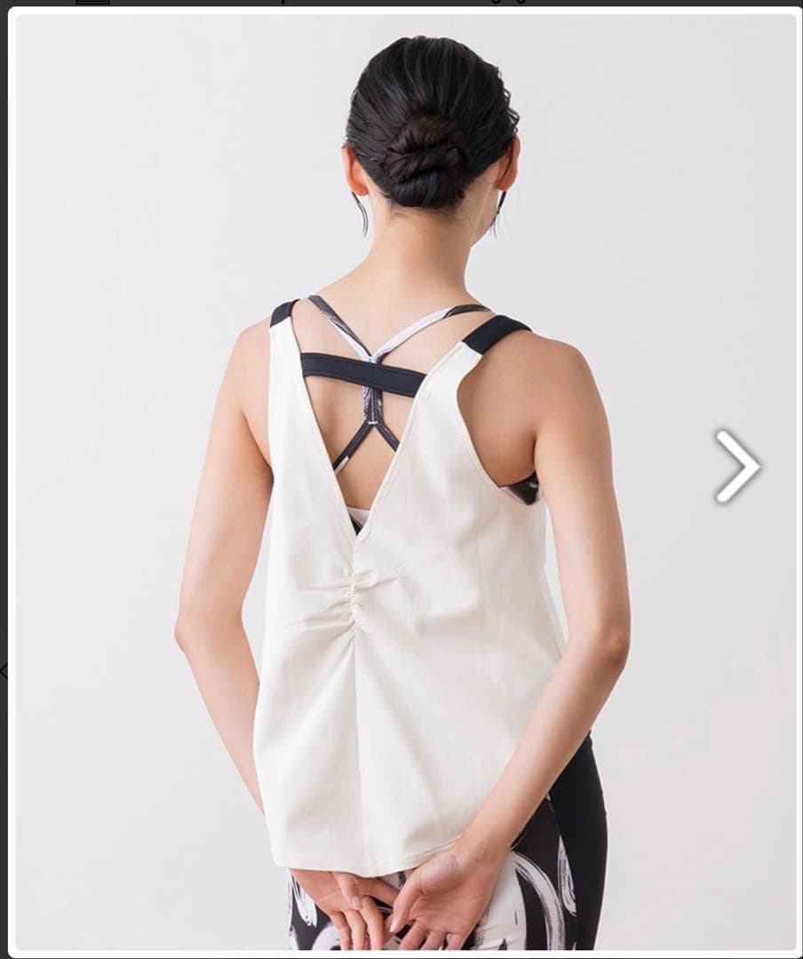 ホワイトバッククロスストラップタンクトップ