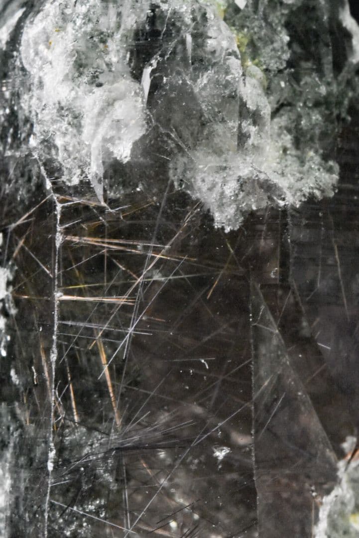 インドマニハール産 クローライトオン ブラックルチルクォーツ ポケットA