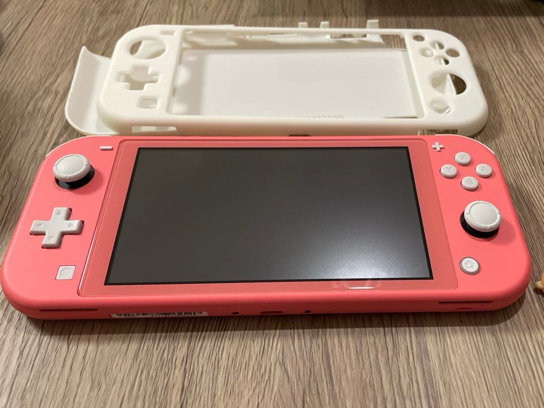【美品】Nintendo Switch Lite コーラル 本体　アダプター付き