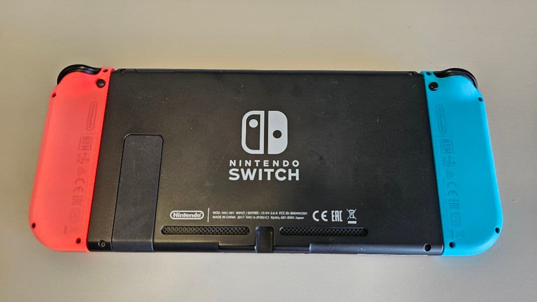 Nintendo Switch スイッチ　本体+ソフト4本+ケース　セット