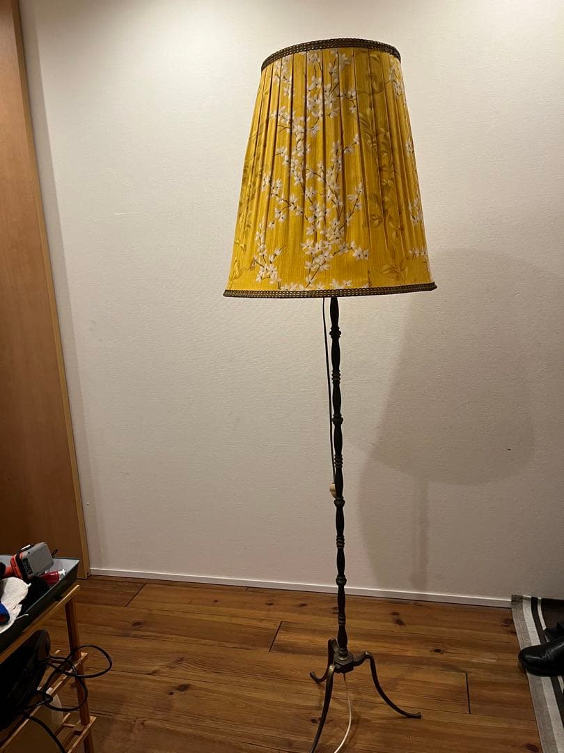 ヴィンテージ60〜70s花柄の金属製フロアスタンド