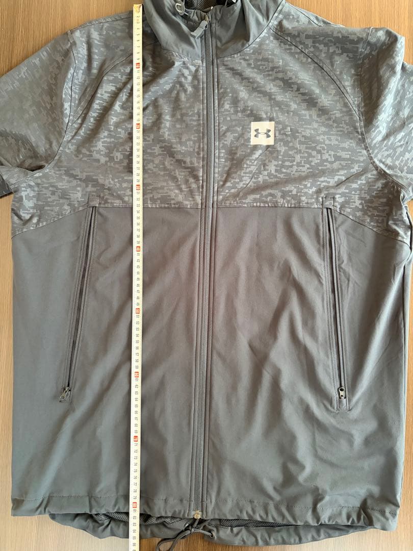 【美品】アンダーアーマー Under Armour ウィンドブレーカー迷彩柄