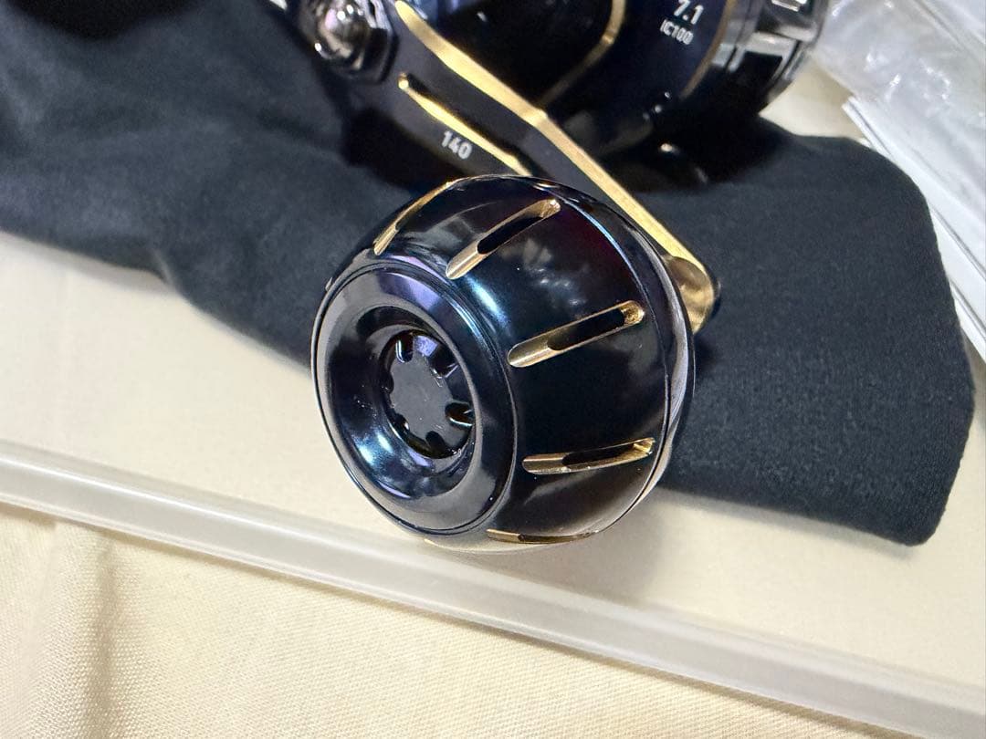 【美品】ダイワ ソルティガIC 100HL-DH