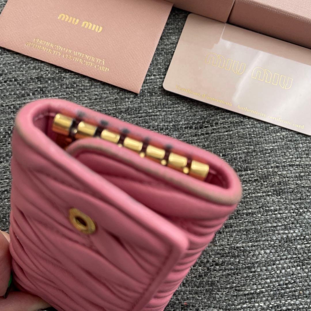 miu miu 三つ折り財布 ピンク