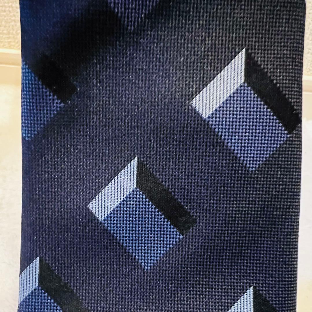 【未使用に近い】BURBERRYバーバリー ネクタイ ネイビー シルク100%
