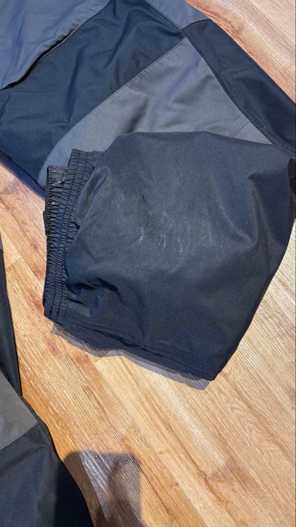 SIX スノーボードウェア上下　限定80着