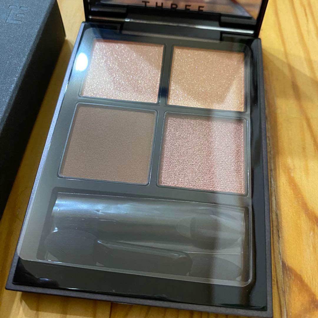 新品未使用 Three スターゲージングアイシャドウクアッド　X05