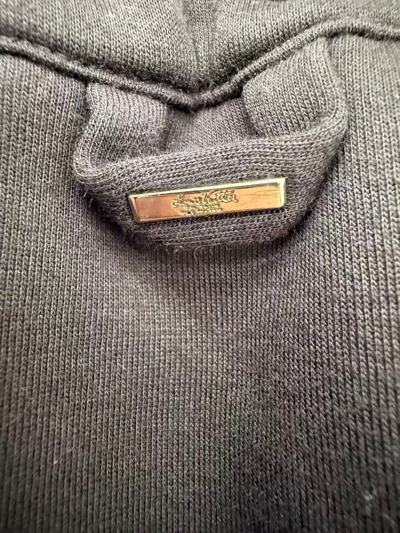 ルイヴィトン Louis Vuitton新品同様ブラックスラックス 刺繍ロゴ付き