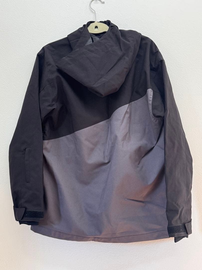 スノーボードジャケット 黒とグレー