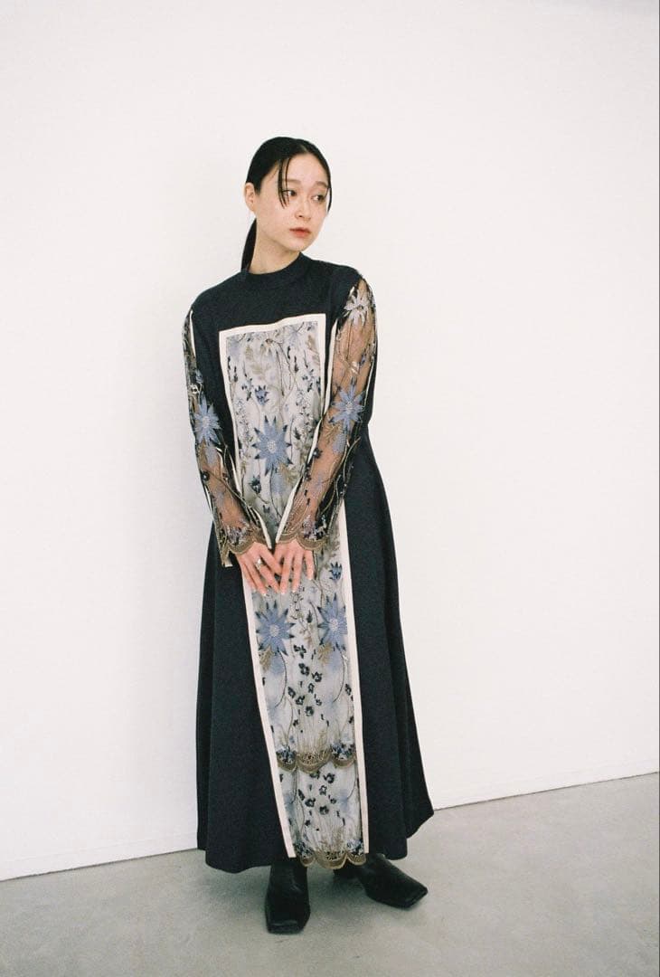 MURRAL（ミューラル） フレームフラワードレス23SSネイビー