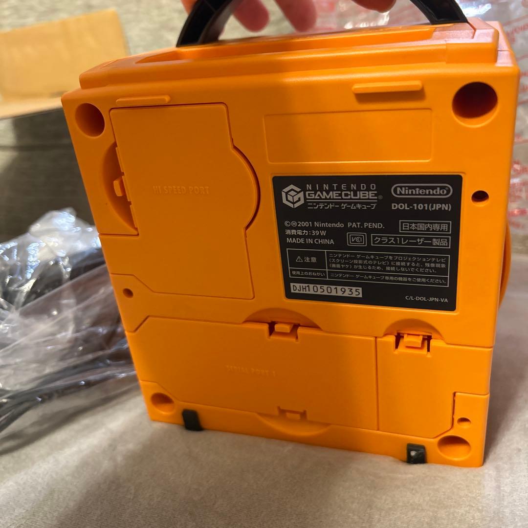 ニンテンドーゲームキューブ　本体　オレンジ