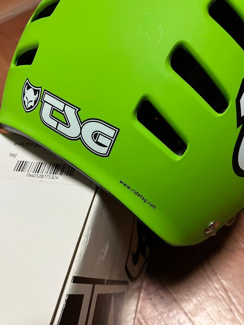 未使用 TSG EVOLUTION ヘルメット HELMET グリーン L/XL