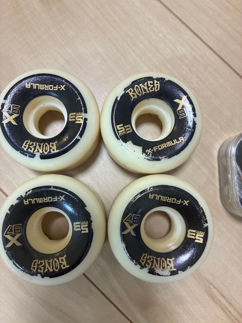 Bones X-Formula ウィールBronson RAW ベアリング