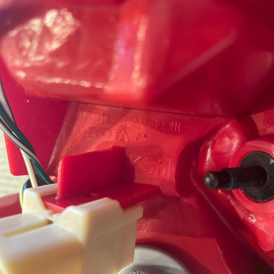 トヨタ ヴァンガード 純正テールランプ K56 赤