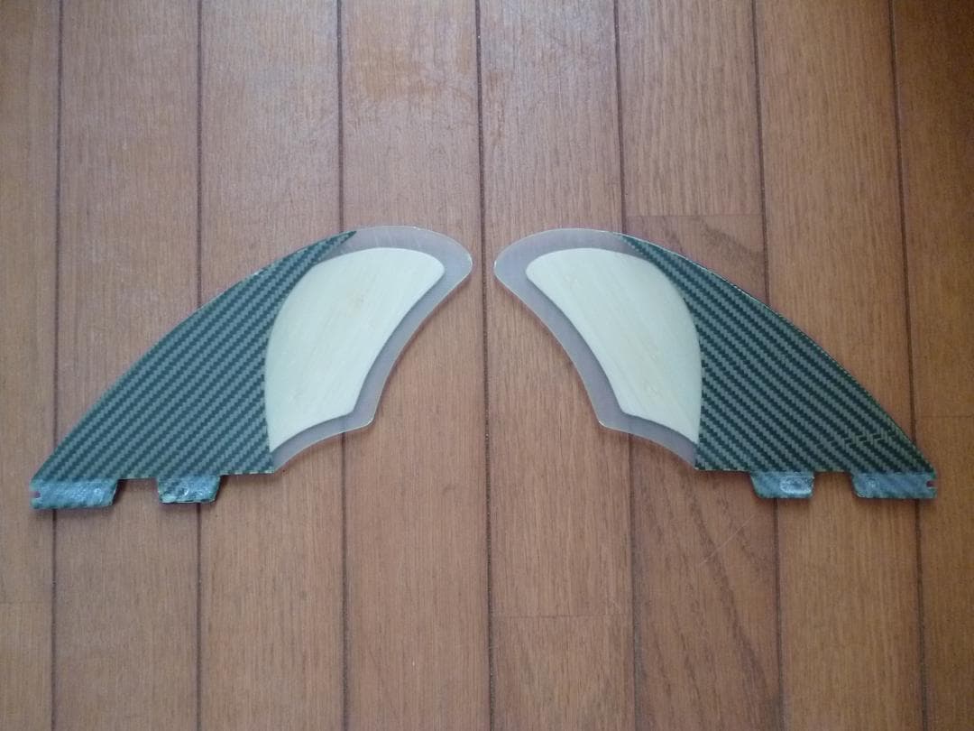 c*n様 ツインキールフィン・カーボンファイバー／サーフボードフィン　FCS2
