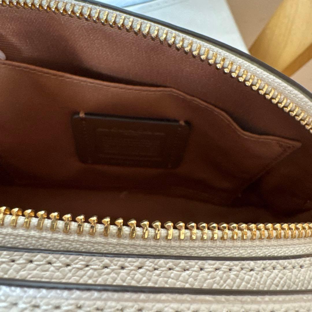 coach ホワイトバック