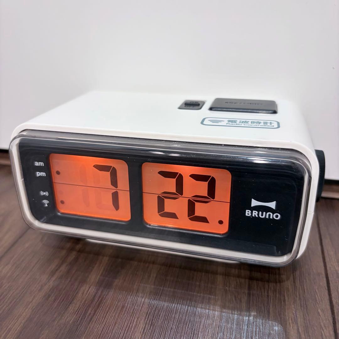 廃盤品★BRUNO LCDレトロアラームクロックS ホワイト BCR003-WH