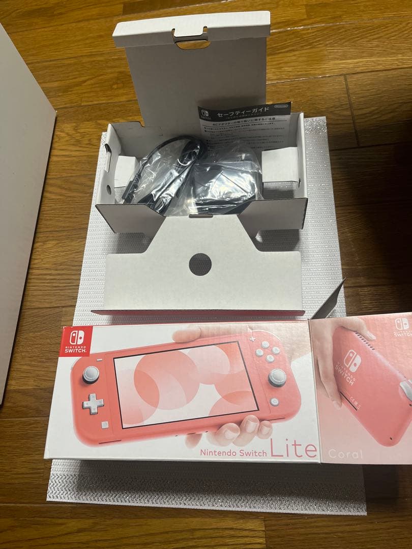 Nintendo Switch Lite コーラル 本体 箱付き