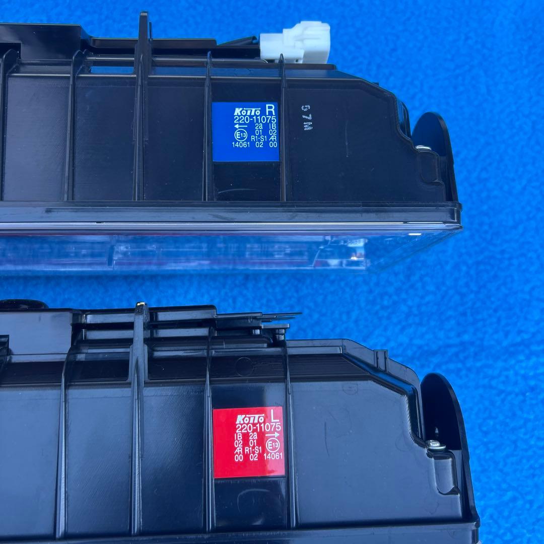 ② 小糸LEDテールランプ 左右セット　新車外し 25W ノーマルターン