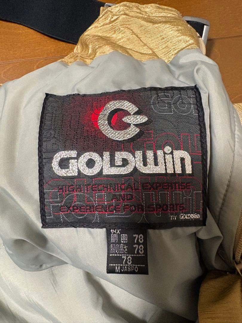 超お買い得！ご相談下さい！ゴールドウィン　スキーウェアメンズ　上下グローブ付！