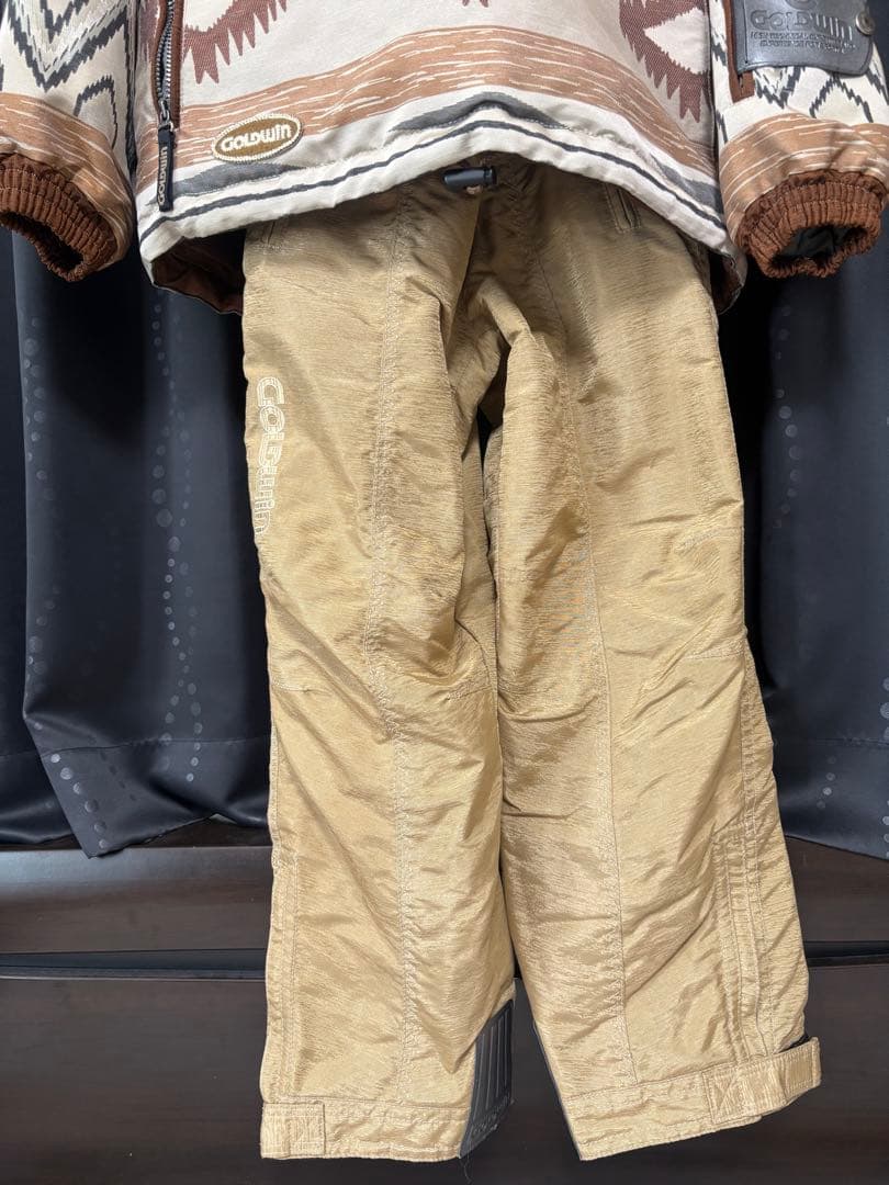 超お買い得！ご相談下さい！ゴールドウィン　スキーウェアメンズ　上下グローブ付！