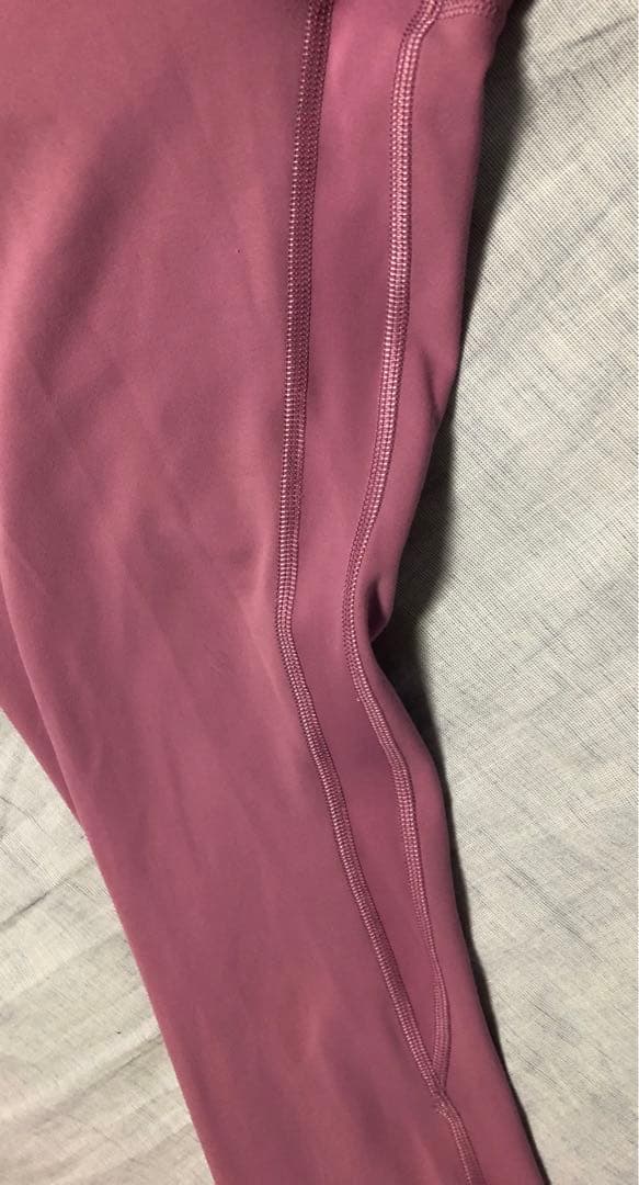 ルルレモン　レギンス　ヨガパンツ　正規店