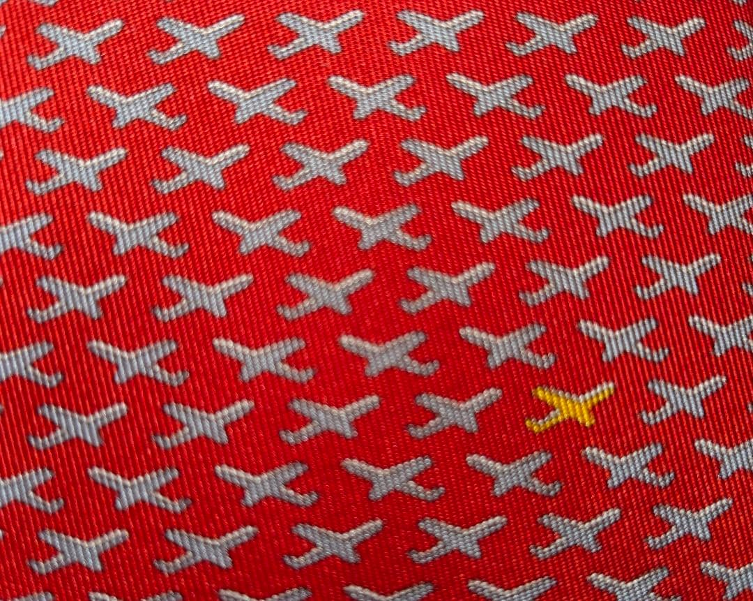 〈新品未使用〉 フェラガモ ネクタイ JALコラボ 限定 赤 飛行機柄 箱付き