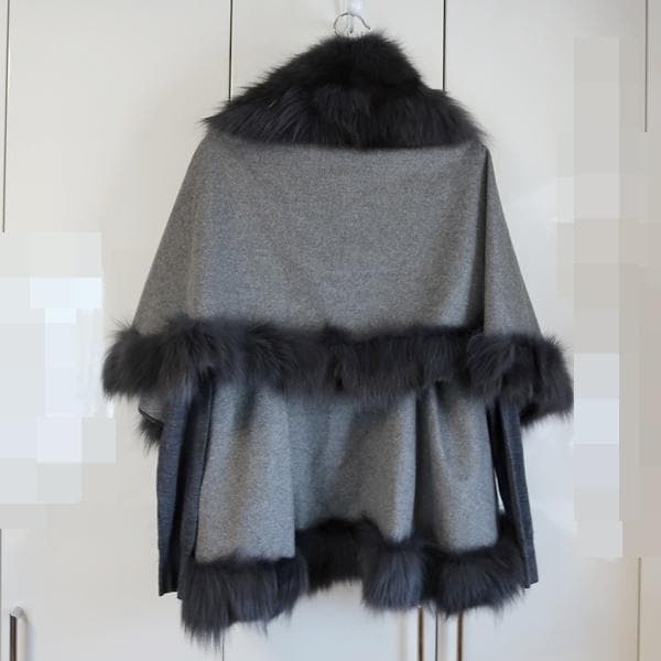 美品■FERRARA　ITARY製　/リアルファー付きポンチョ■■グレー系■