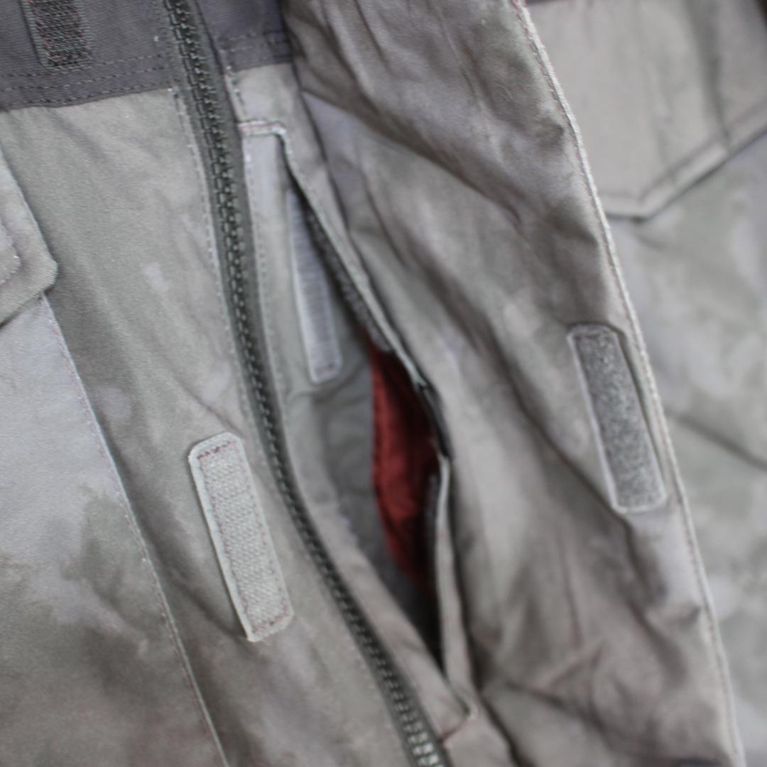 【極美品 高機能 フェード柄】厚地 高撥水【M】BURTON スノージャケット