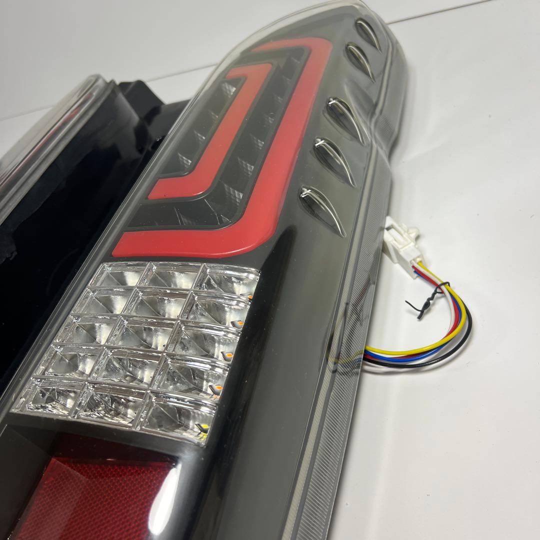 【美品】200系 ハイエース ダブルファイバー LEDテールランプ 左右セット