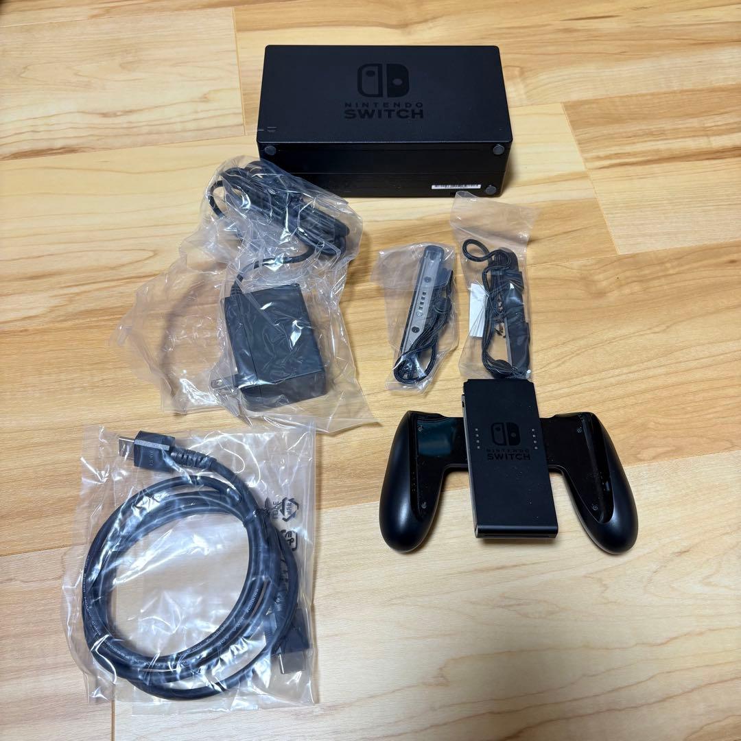 【美品】Nintendo Switch 本体 ブルー/レッド　SDカード付き