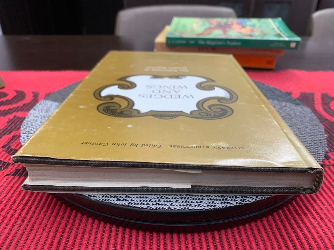 希少　Wedges and Wings: The Patterning of…