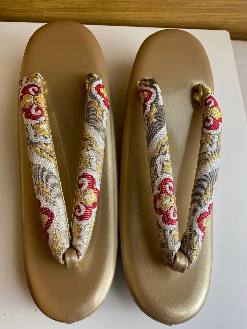 未使用　 金糸　草履バッグセット　草履　22.5cm ハンドバッグ　ゴールド