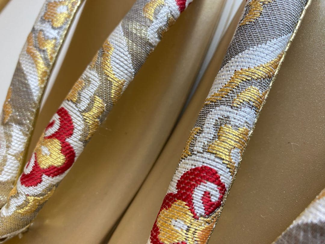 未使用　 金糸　草履バッグセット　草履　22.5cm ハンドバッグ　ゴールド