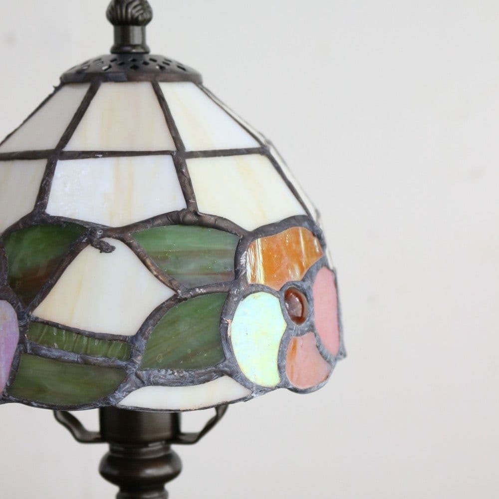 輸入雑貨　ティファニースタイル　エレガント　丸型ステンドグラス　テーブルランプ