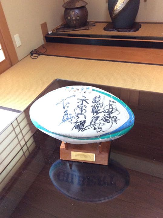 神戸製鋼Ｖ7メンバー全員のサイン入りボール,24年前関係者を通じて購入、台座付き