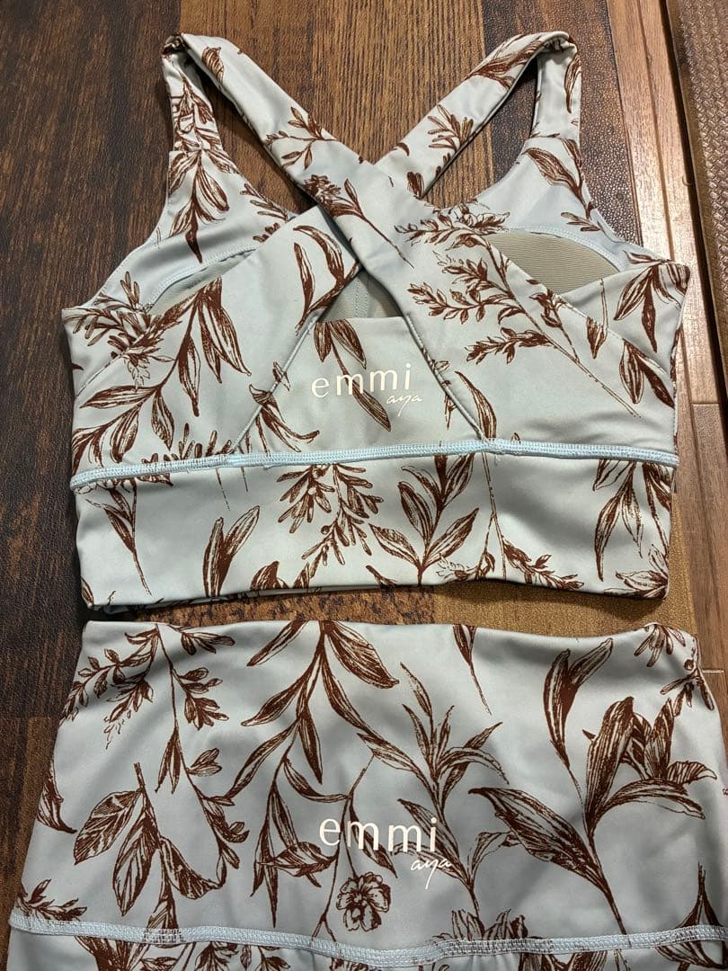 極美　emmi×ayaエミヨガ×アヤ　コラボ　ヨガウェア　淡水色　ボタニカルS